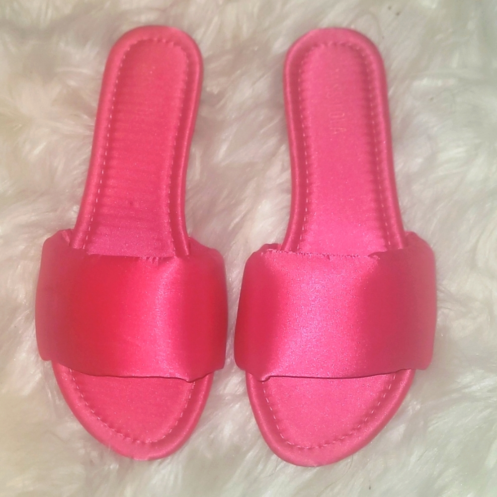 New size 7 satin pink with cushion strap